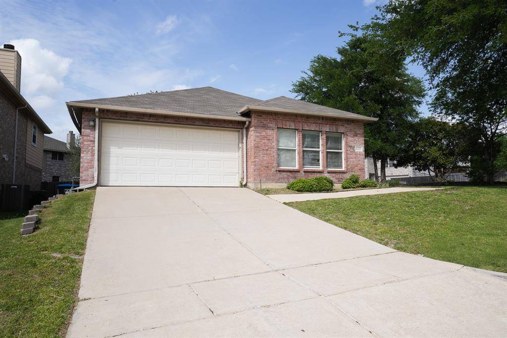 6525 Willow Oak Court, Fort Worth, TX 76112