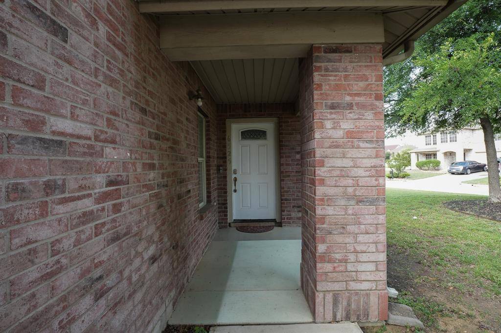 6525 Willow Oak Court, Fort Worth, TX 76112