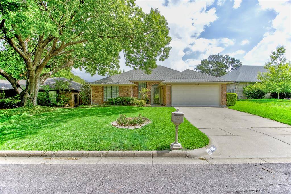 6921 Weatherwood Road, Fort Worth, TX 76133