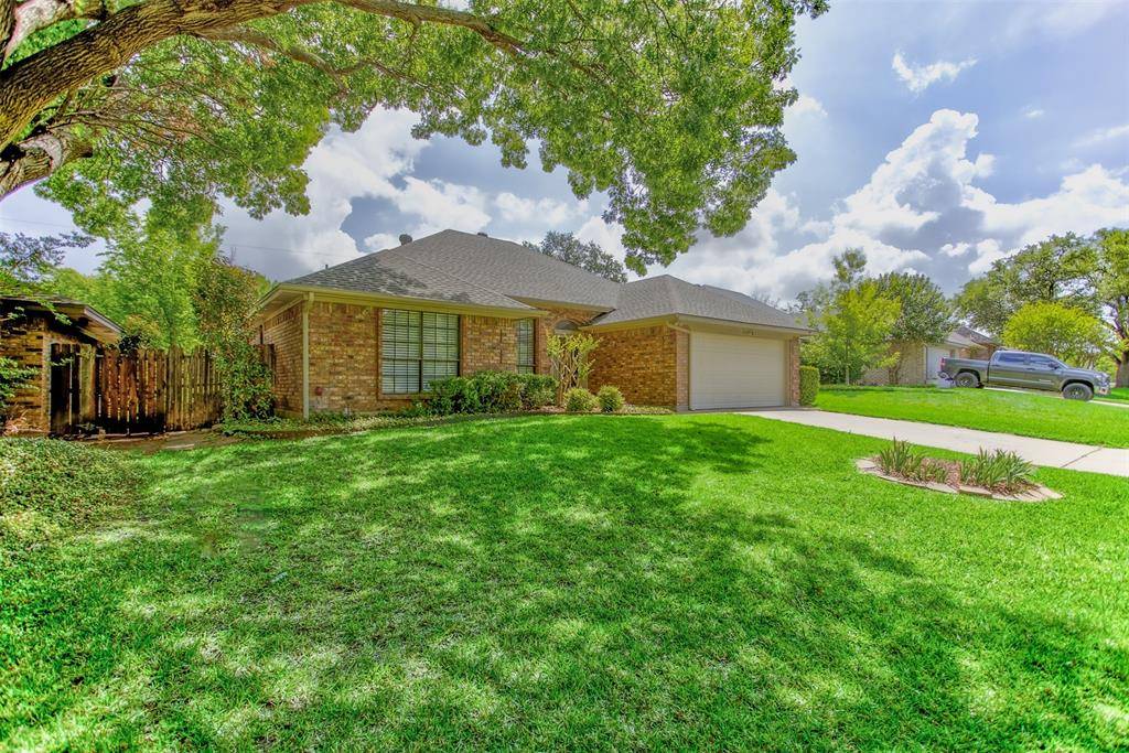 6921 Weatherwood Road, Fort Worth, TX 76133