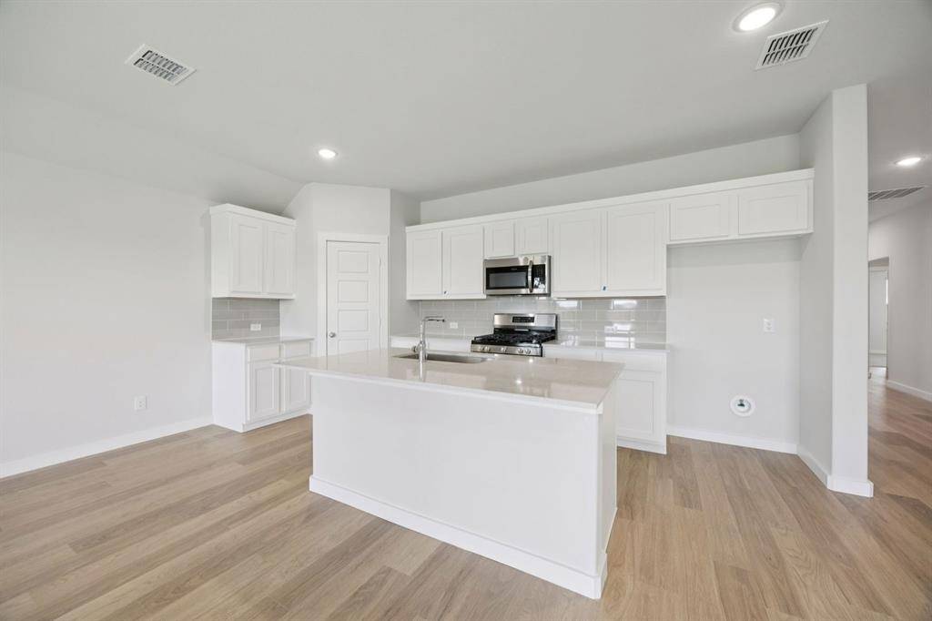 1525 Sugarberry Lane, Alvarado, TX 76009