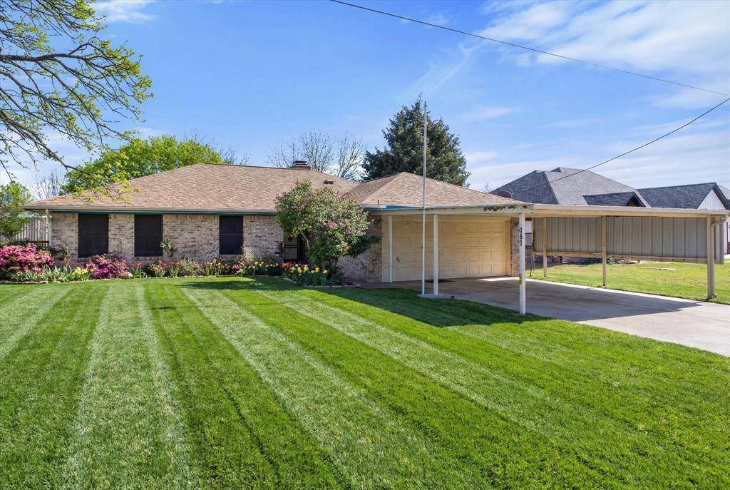 417 Sky Harbour Court, Granbury, TX 76049