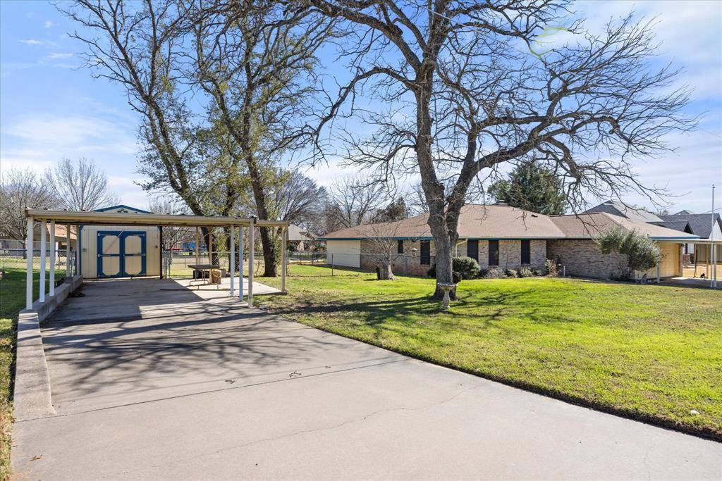 417 Sky Harbour Court, Granbury, TX 76049