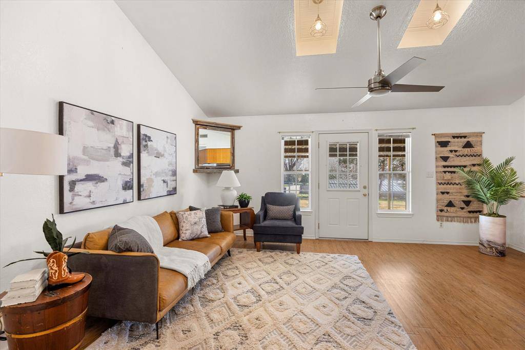 417 Sky Harbour Court, Granbury, TX 76049