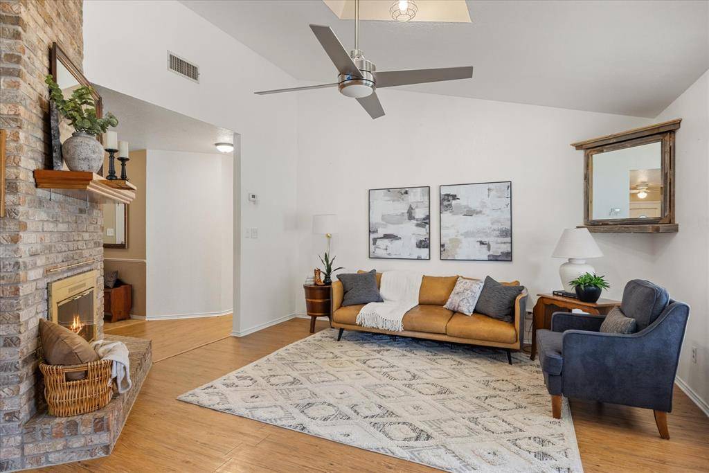 417 Sky Harbour Court, Granbury, TX 76049