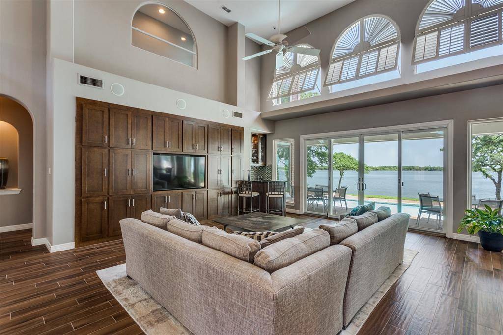 452 Windjammer Lane, Azle, TX 76020