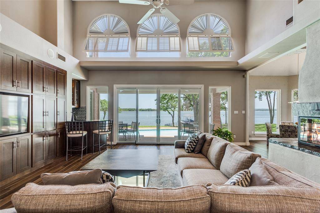 452 Windjammer Lane, Azle, TX 76020