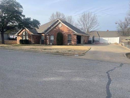 913 Jonathan Court, Weatherford, TX 76086