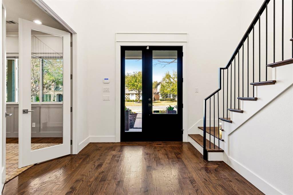 6726 Park Lane, Dallas, TX 75225