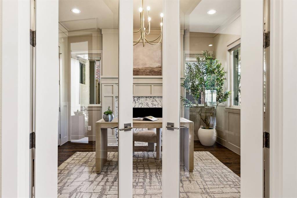 6726 Park Lane, Dallas, TX 75225