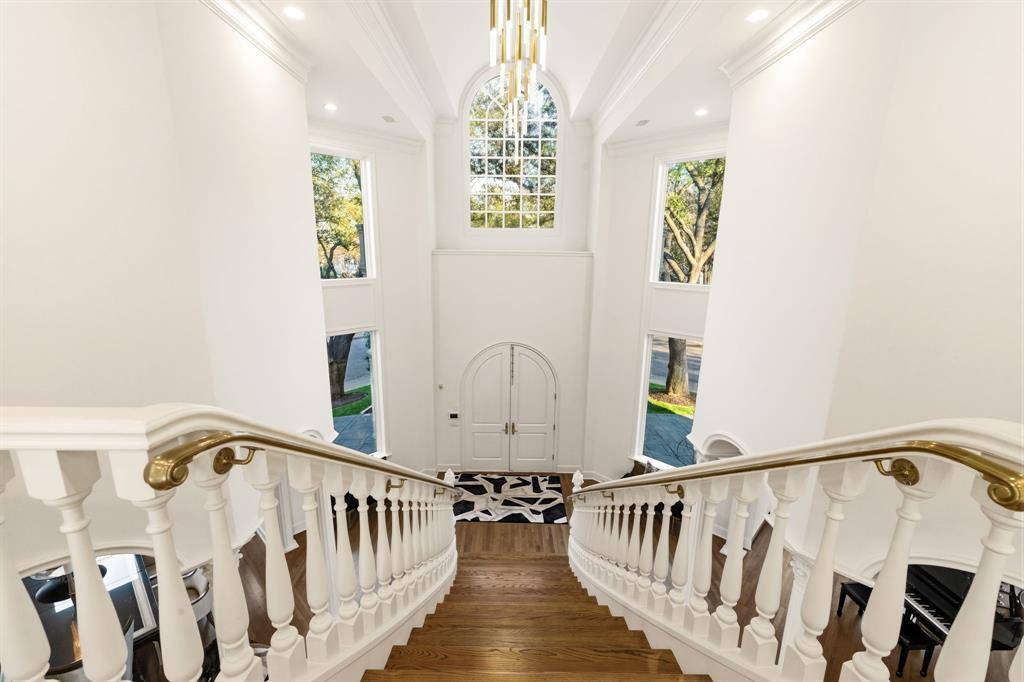 13 Downs Lake Circle, Dallas, TX 75230