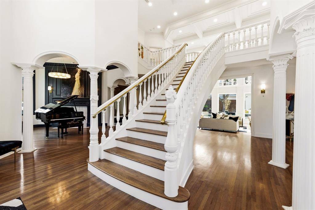 13 Downs Lake Circle, Dallas, TX 75230