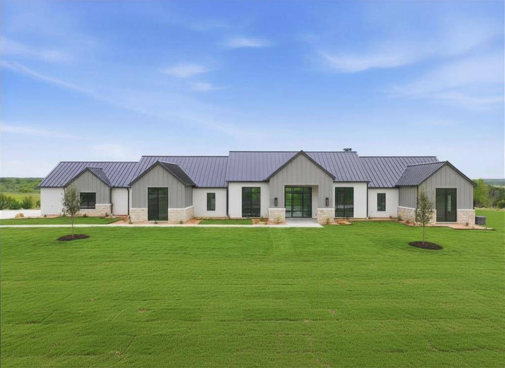 220 Cavalier Court, Strawn, TX 76475