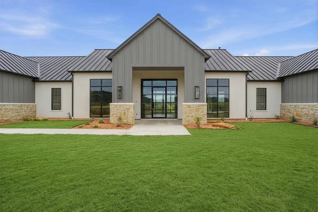 220 Cavalier Court, Strawn, TX 76475