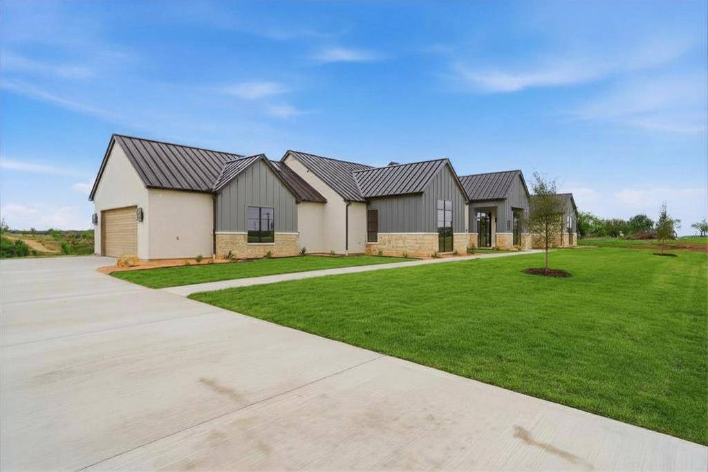 220 Cavalier Court, Strawn, TX 76475