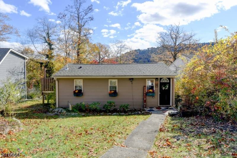 9 Woods Rd, Sandyston Twp., NJ 07826