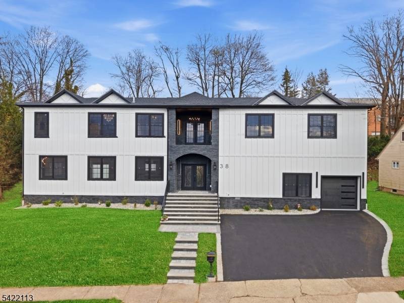 38 Pershing Pl, Woodland Park, NJ 07424