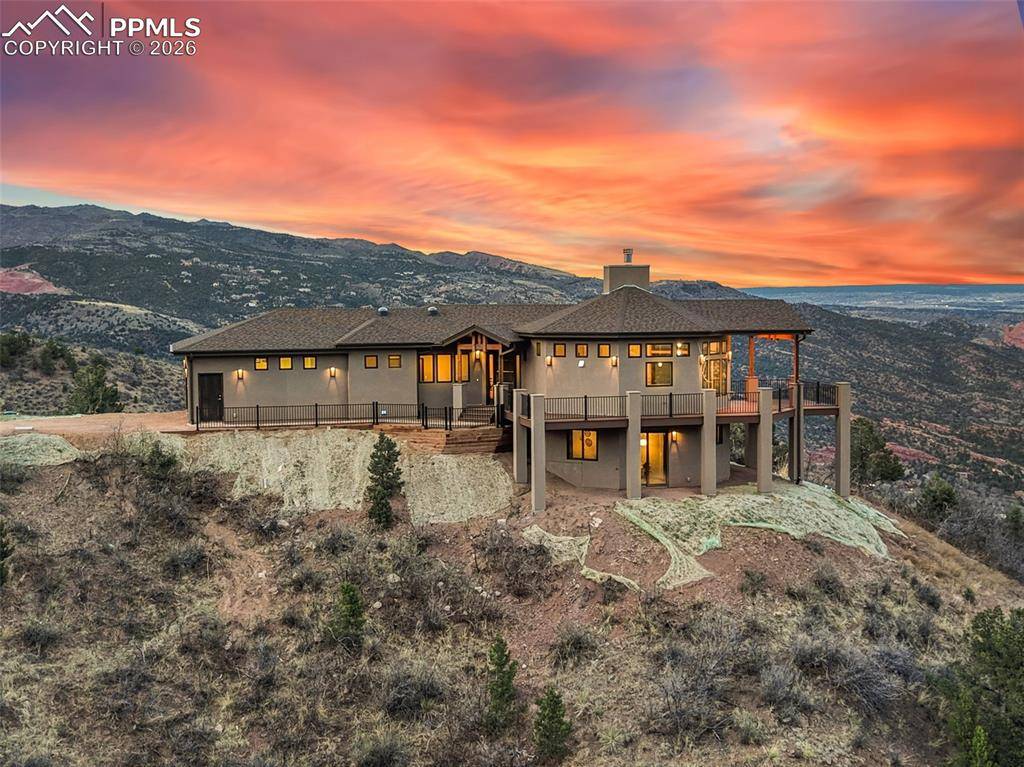 1060 Neon Moon VW, Manitou Springs, CO 80829