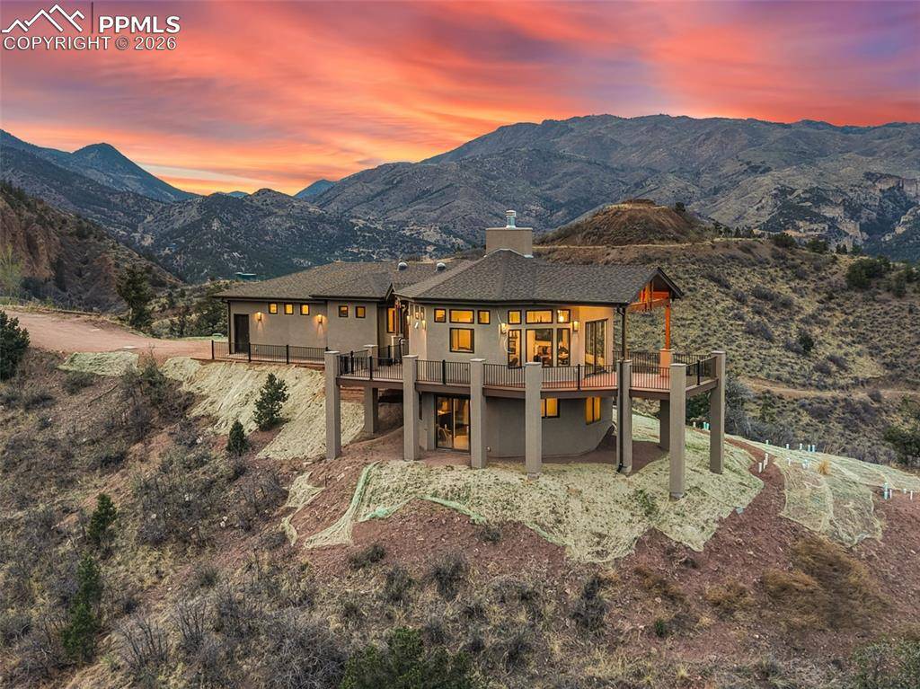 1060 Neon Moon VW, Manitou Springs, CO 80829