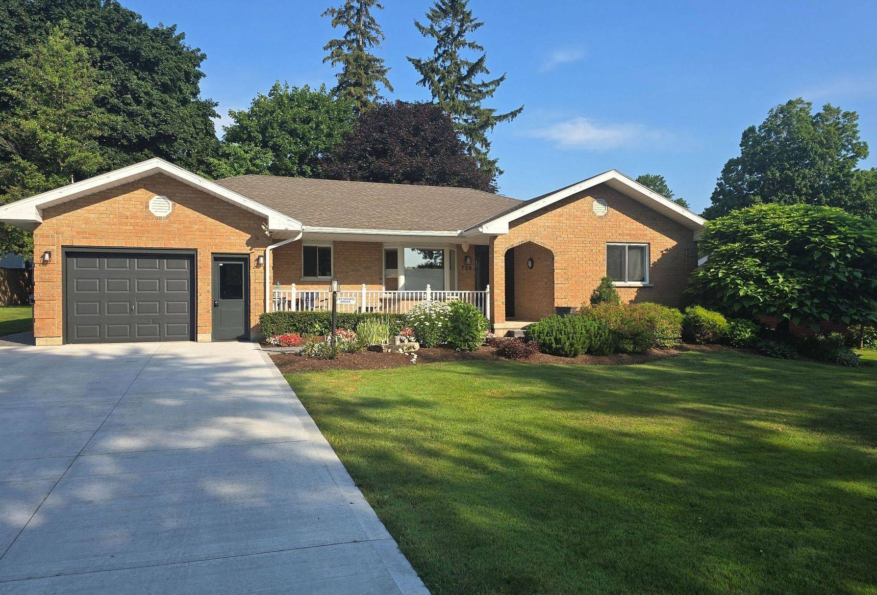 720 Sports DR, Huron East, ON N0G 1H0