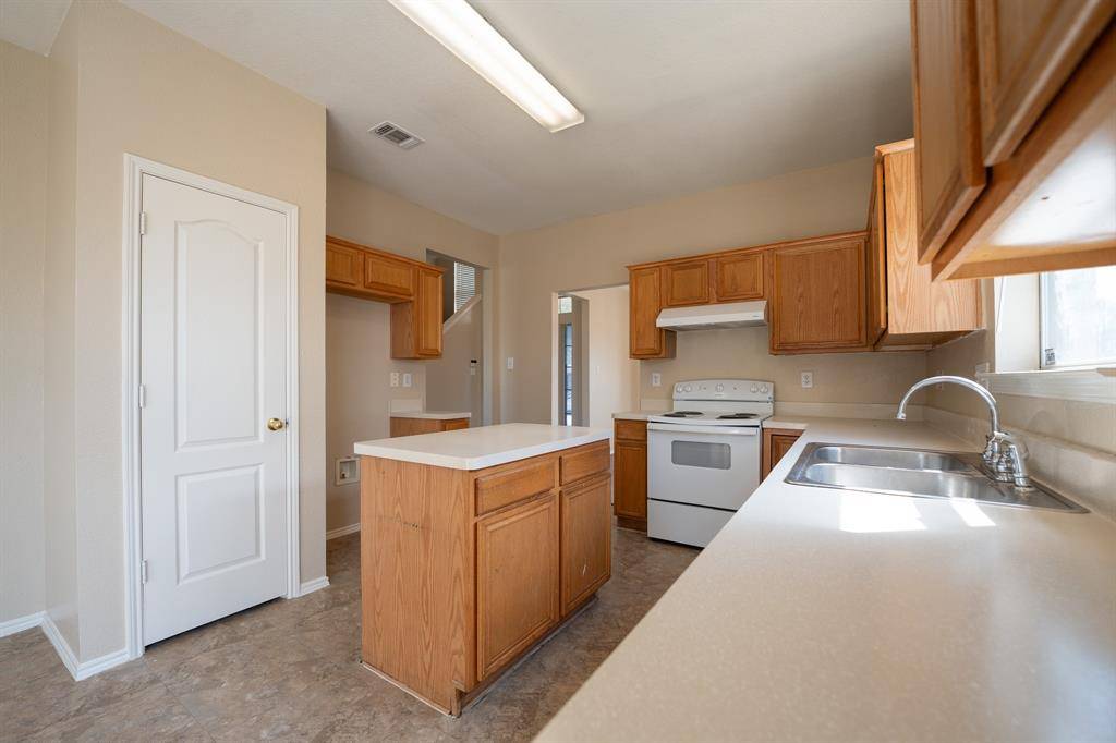 447 Maplegrove Road, Cedar Hill, TX 75104