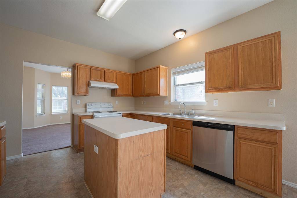 447 Maplegrove Road, Cedar Hill, TX 75104