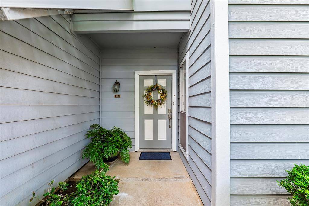 2109 Saint Michaels Drive #104, Arlington, TX 76011