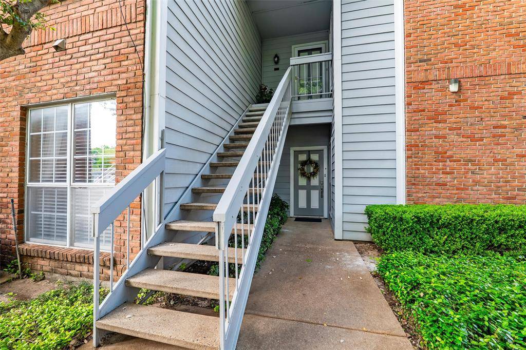 2109 Saint Michaels Drive #104, Arlington, TX 76011