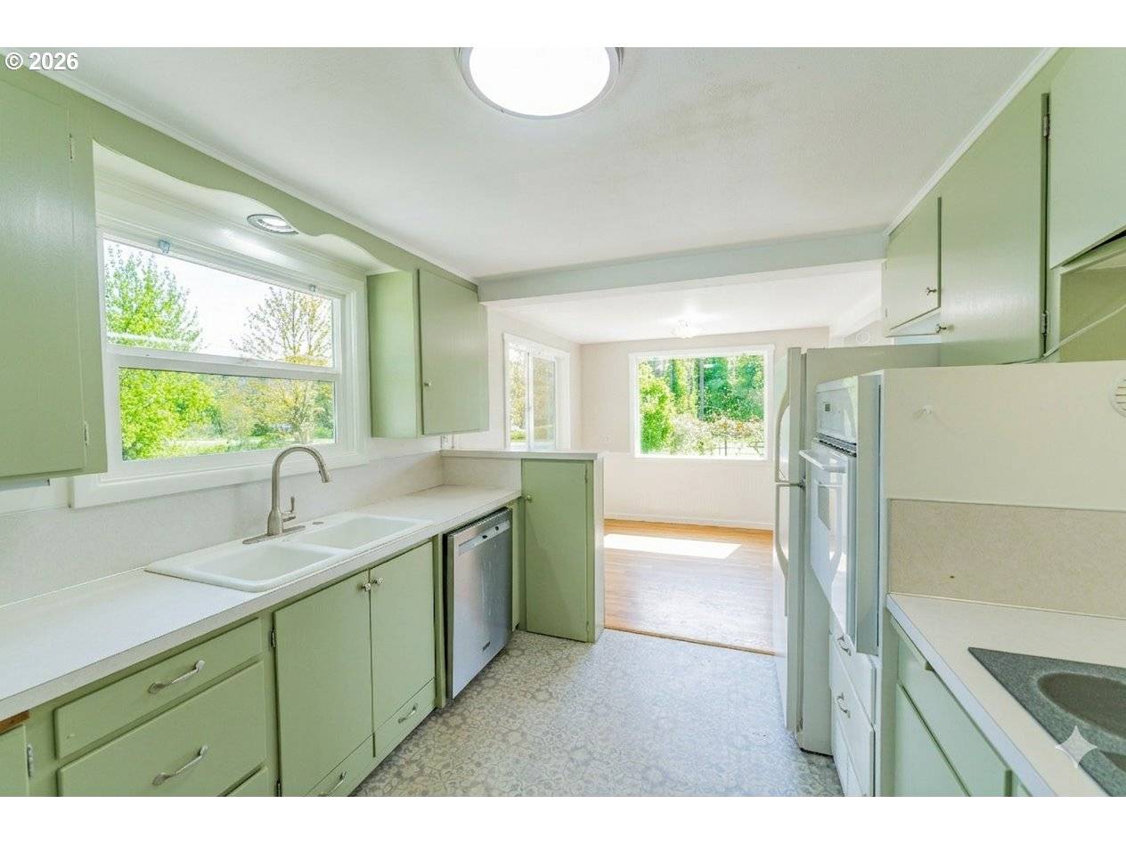 35271 MCKENZIE VIEW DR, Springfield, OR 97478