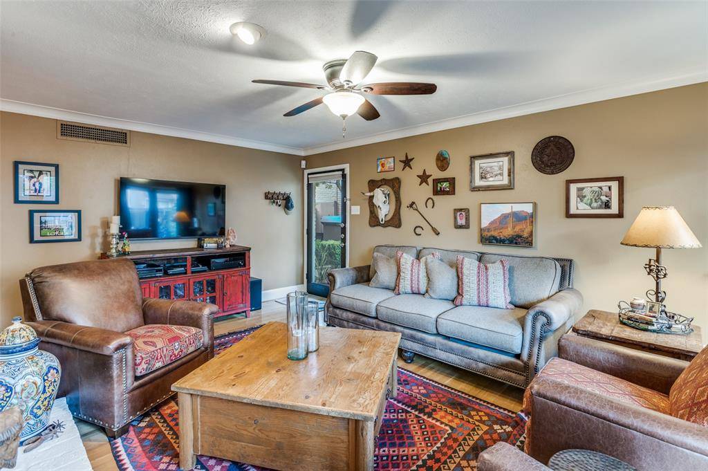 5930 Sandhurst Lane #120, Dallas, TX 75206