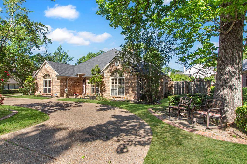 6609 Hollytree Circle, Tyler, TX 75703