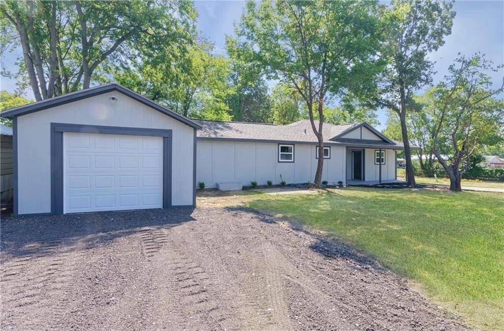 220 Bella Vista Drive, West Tawakoni, TX 75474