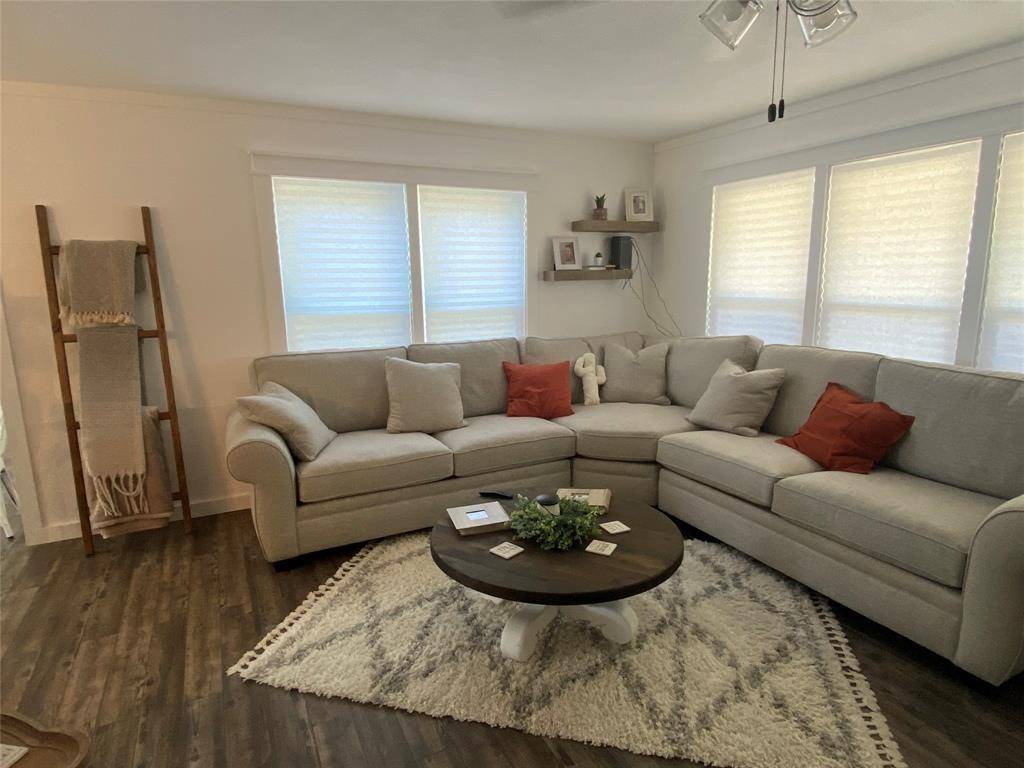 907 N Magnolia Avenue, Hubbard, TX 76648