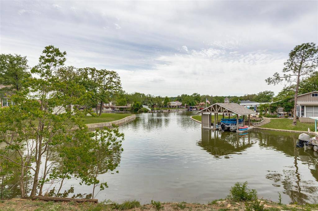 4000 Tahoe Court, Granbury, TX 76048
