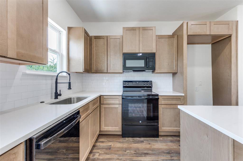 4000 Tahoe Court, Granbury, TX 76048