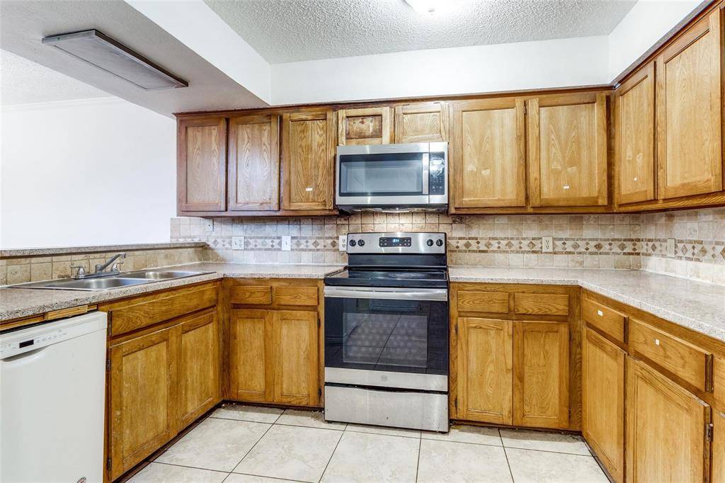 2414 Cordoba Drive, Carrollton, TX 75006