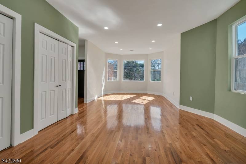 249 Hillside Ave, Leonia Boro, NJ 07605