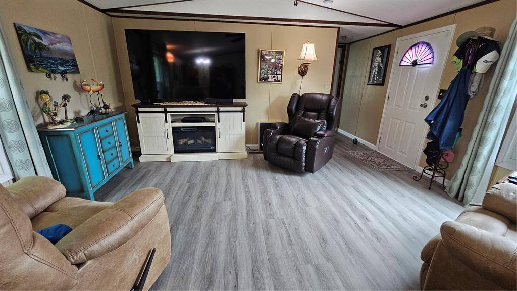 820 Ports O Call Drive, Granbury, TX 76048