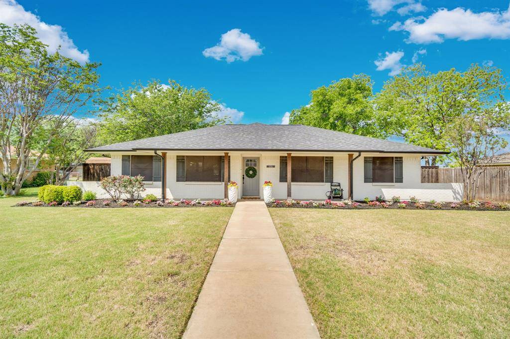 106 Hillcrest Drive, Midlothian, TX 76065