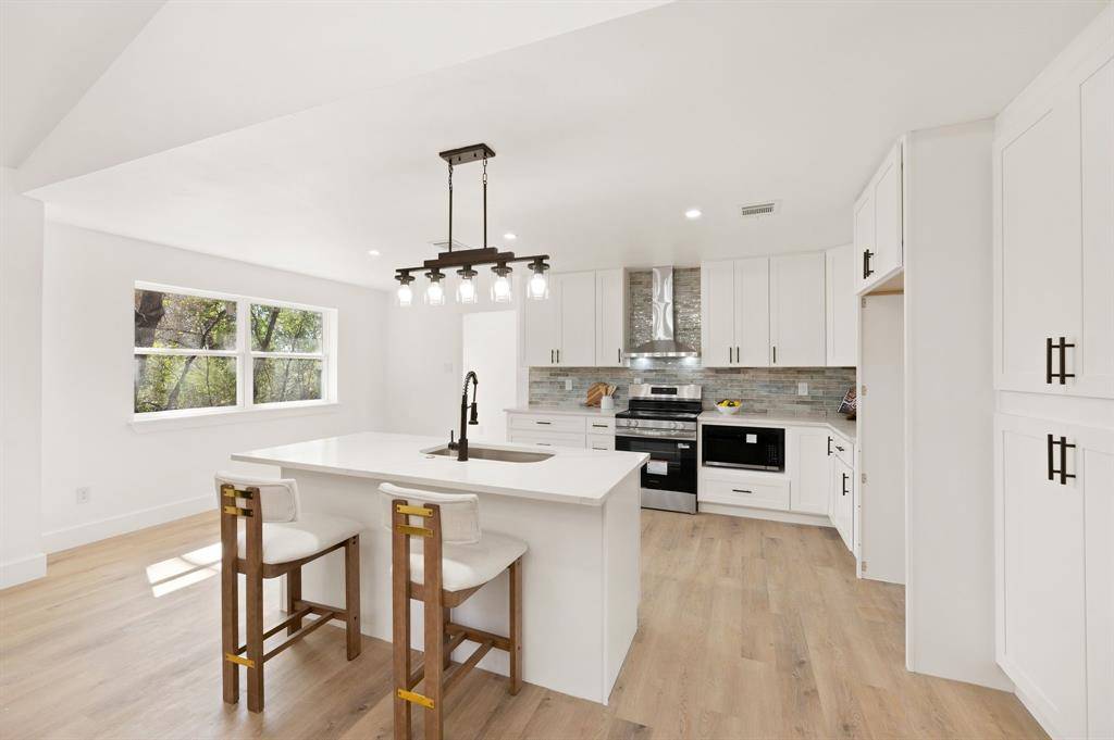 8420 Bellingham Drive, Dallas, TX 75228