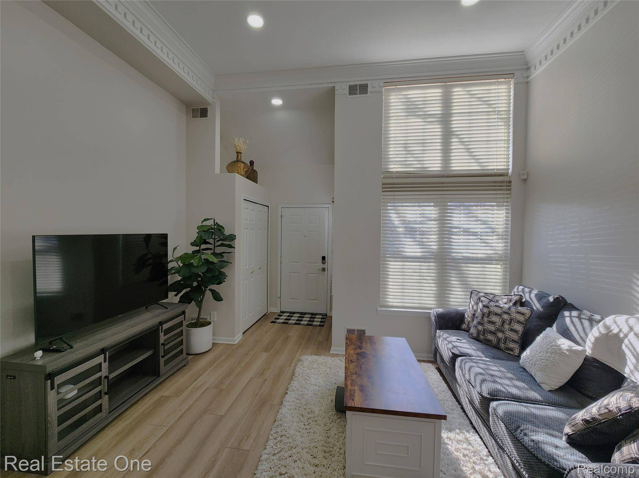 1341 S Washington AVE, Royal Oak, MI 48067