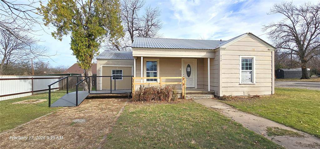 317 E 10th Street, Coleman, TX 76834