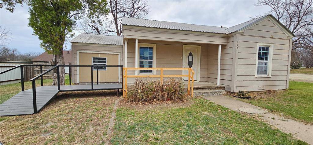 317 E 10th Street, Coleman, TX 76834