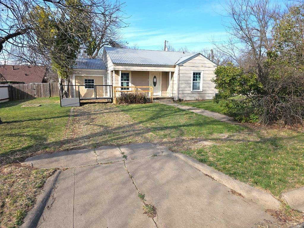 317 E 10th Street, Coleman, TX 76834