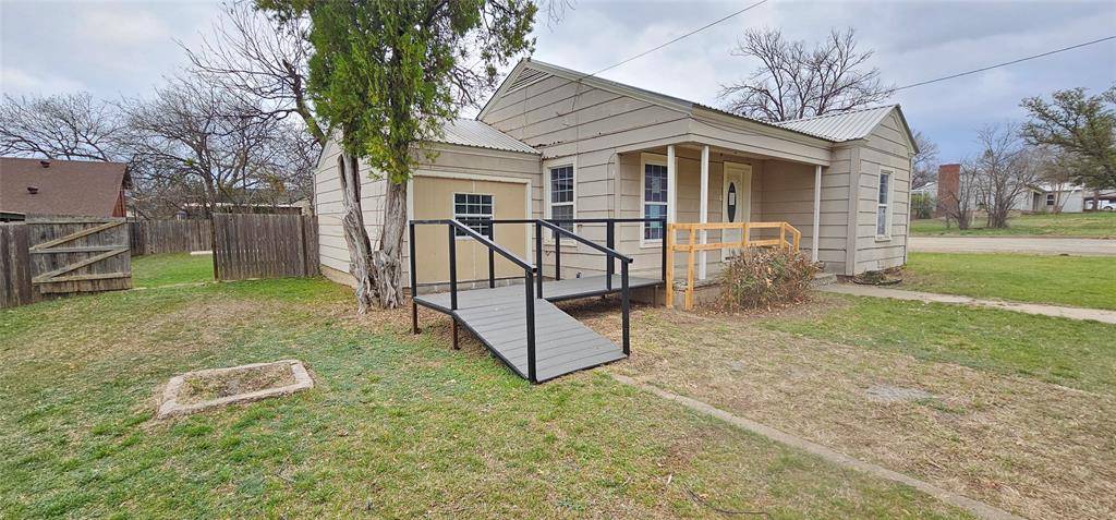 317 E 10th Street, Coleman, TX 76834