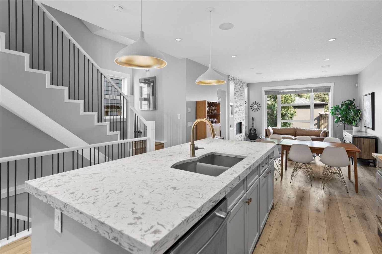 2316 22 ST NW, Calgary, AB T2M3W4