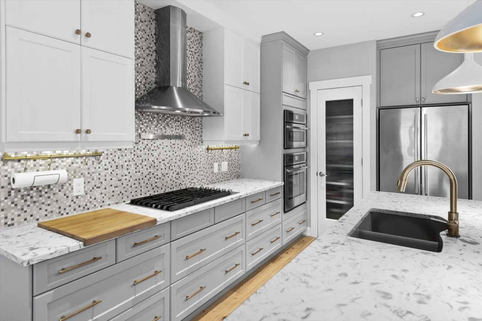 2316 22 ST NW, Calgary, AB T2M3W4