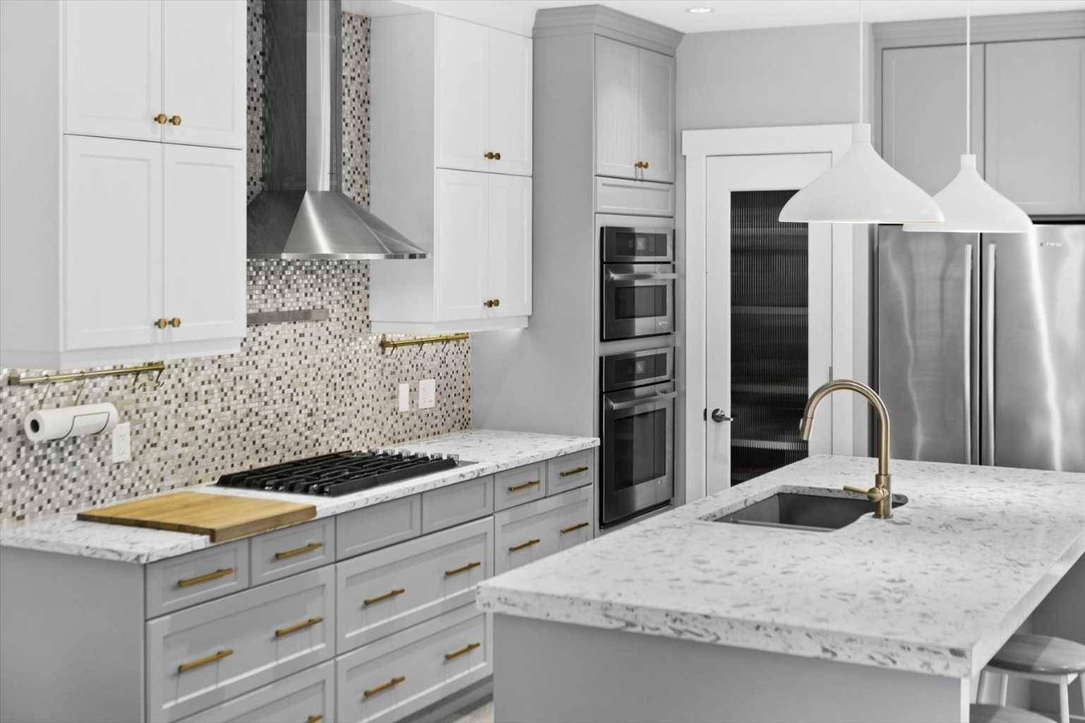 2316 22 ST NW, Calgary, AB T2M3W4