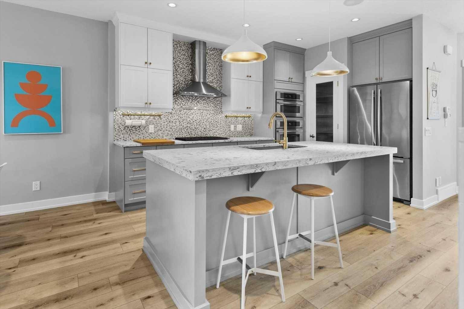 2316 22 ST NW, Calgary, AB T2M3W4