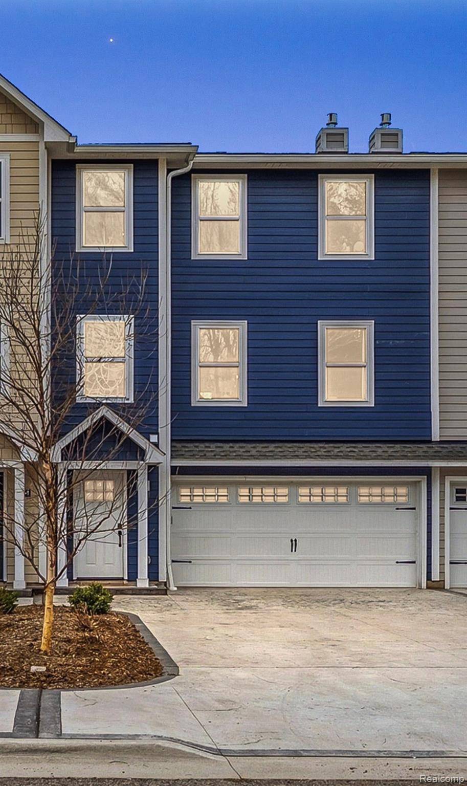 202 Oakwood ST, Holly Village, MI 48442